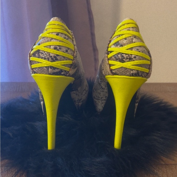 Shoe Dazzle Snakeskin Heels with Vibrant Yellow Accents - Picture 3 of 4